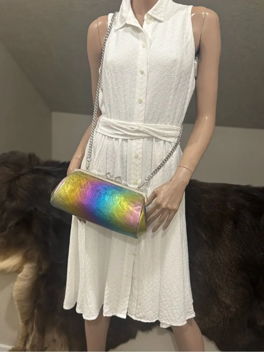 Metallic Iridescent Leather Handmade Bow Shaped Kisslock Frame Baguette Bag